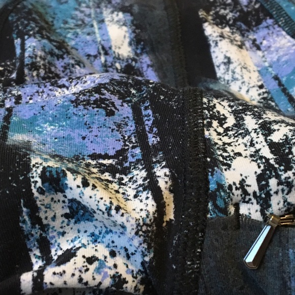 Lucy | Athletic Criss Cross Back Straps Pattern Tank Top - Picture 11 of 15